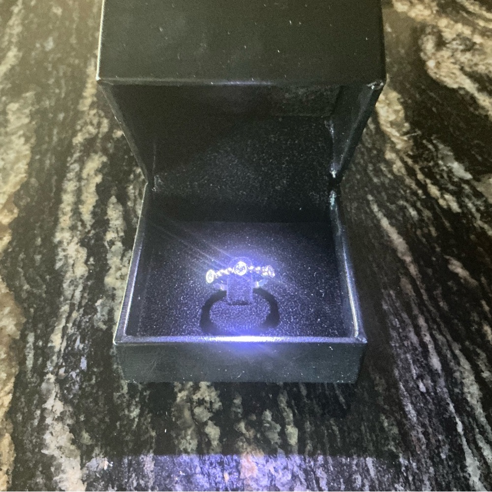 Three Stone Diamond Ring 14 K